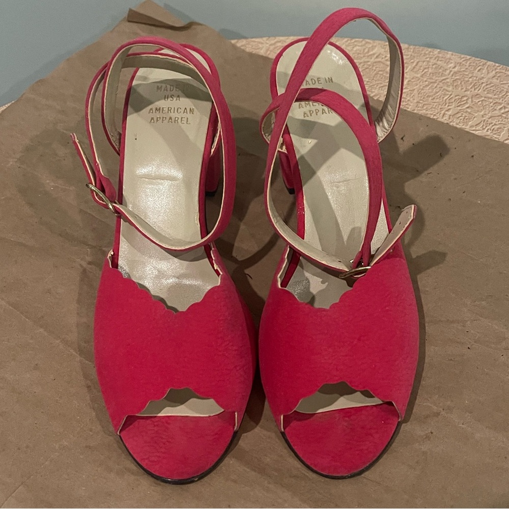 American Apparel Hot Pink Scallop Heel, size 9